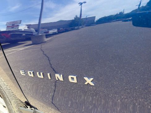 Used 2023 Chevrolet Equinox LT FWD image 18