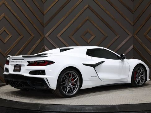 Used 2025 Chevrolet Corvette Z06 image 9