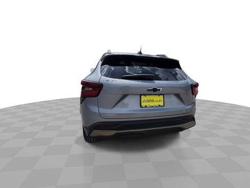 Used 2024 Chevrolet Trax ACTIV w/ Sunroof Package FWD image 7