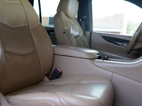 Used 2019 Cadillac Escalade Platinum image 14