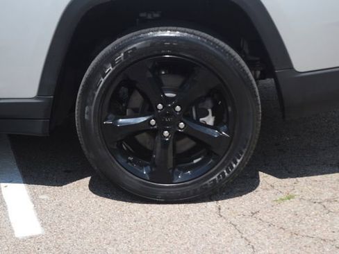 Used 2023 Jeep Grand Cherokee L Laredo AWD/4WD image 29