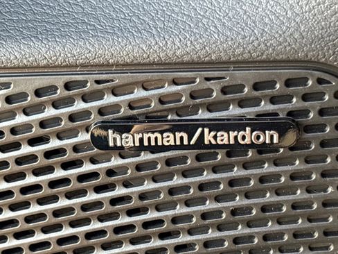 New 2026 Chrysler Pacifica Limited w/ Uconnect Theater Family Group image 15