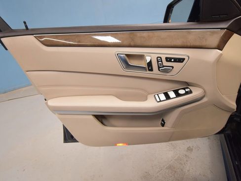 Used 2016 Mercedes-Benz E 350 Sedan image 4