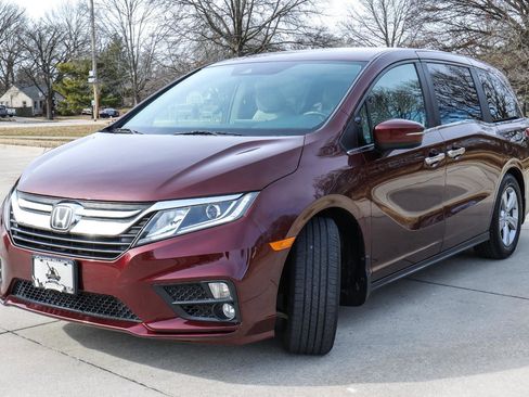 Used 2019 Honda Odyssey EX image 3
