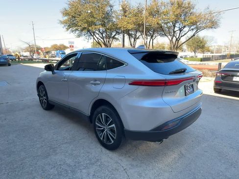 Used 2023 Toyota Venza LE image 6