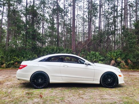 Used 2010 Mercedes-Benz E 550 Coupe image 8