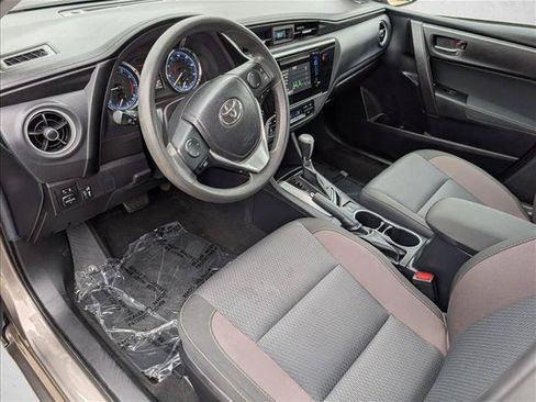 Used 2018 Toyota Corolla LE FWD image 10