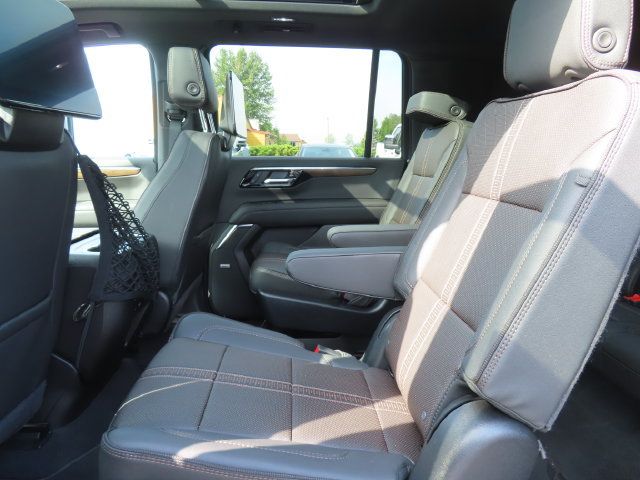 Used 2026 Chevrolet Suburban High Country AWD/4WD image 41