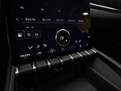 Used 2025 GMC Terrain Elevation w/ Black Edition image 19