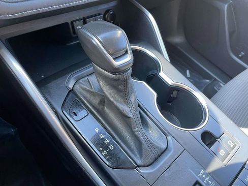 Used 2021 Toyota Highlander LE image 42