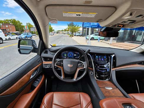 Used 2019 Cadillac Escalade Luxury AWD/4WD image 20
