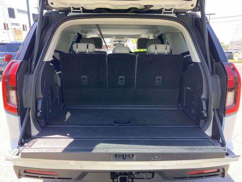 Used 2025 Ford Expedition Active RWD image 14