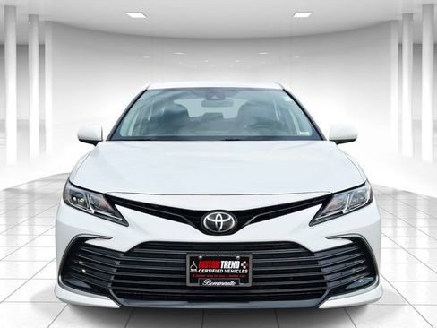 Used 2021 Toyota Camry LE FWD image 5
