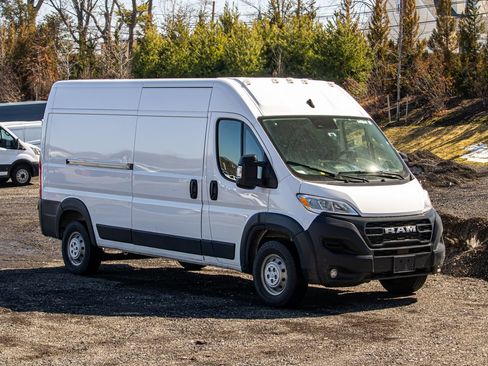 Used 2025 RAM ProMaster 2500 w/ Convenience Group FWD image 12