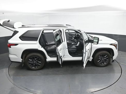 Used 2025 Toyota Sequoia Platinum AWD/4WD image 50