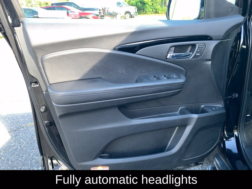 Used 2021 Honda Pilot Touring image 11