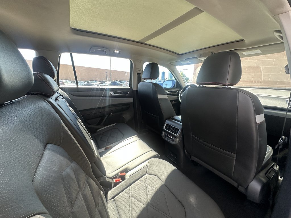 Used 2024 Volkswagen Atlas Peak Edition SE AWD/4WD image 44