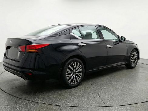 Used 2025 Nissan Altima 2.5 SV image 9