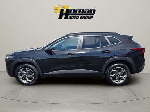 Used 2025 Chevrolet Trax LT w/ LT Convenience Package FWD image 2