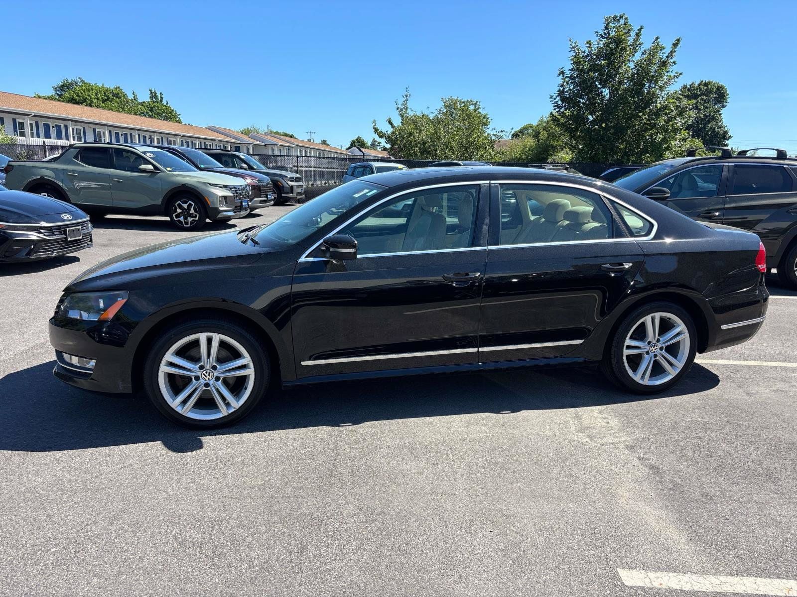 Used 2014 Volkswagen Passat TDI SEL Premium FWD image 2