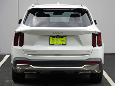 Used 2025 Kia Sorento EX w/ EX Panoramic Sunroof Package FWD image 48