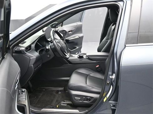 Used 2023 Toyota Venza Limited image 6