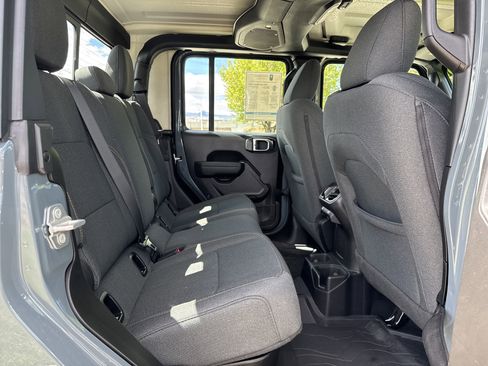 Used 2026 Jeep Gladiator Sport image 19
