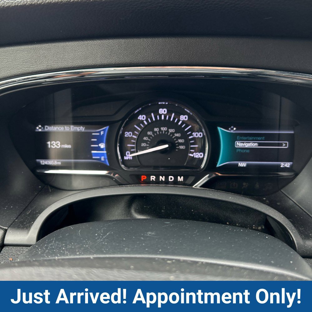 Used 2017 Lincoln Navigator L Select RWD image 17