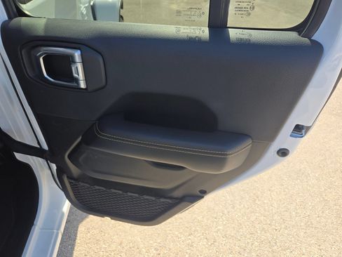 Used 2025 Jeep Wrangler Unlimited Sahara AWD/4WD image 25