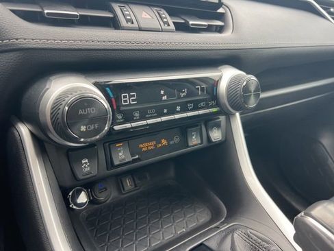 Used 2021 Toyota RAV4 XLE Premium image 21