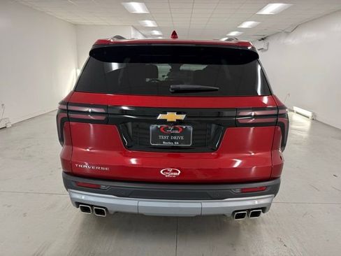 New 2025 Chevrolet Traverse LT w/ Enhanced Driving Package image 7