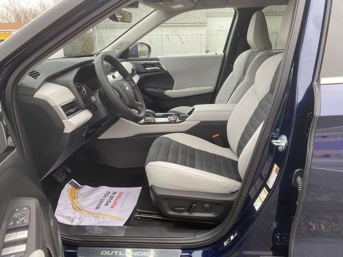 New 2026 Mitsubishi Outlander SE image 12