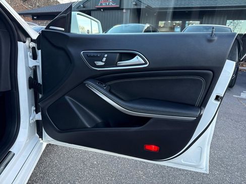 Used 2019 Mercedes-Benz CLA 250 4MATIC image 29