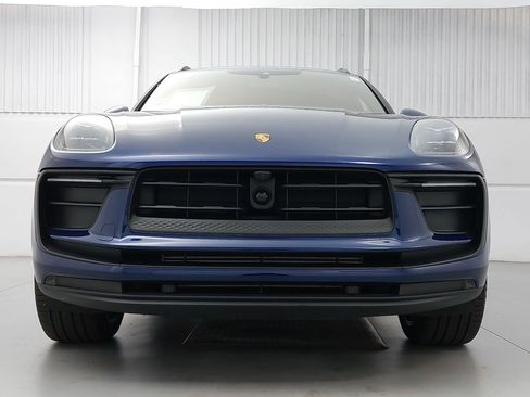 Used 2025 Porsche Macan image 10