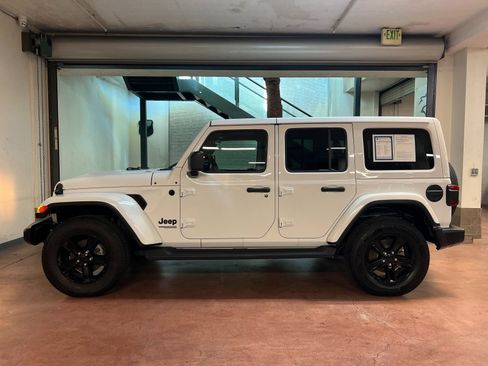 Used 2020 Jeep Wrangler Unlimited Sahara image 2