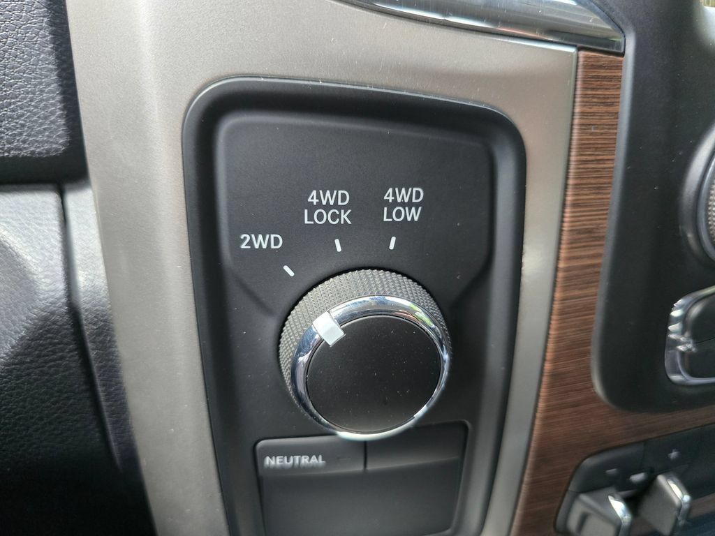 Used 2016 RAM 3500 Laramie w/ Convenience Group AWD/4WD image 28