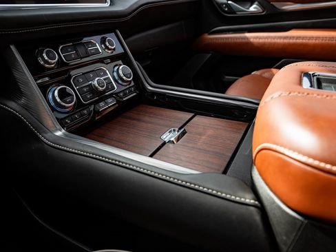 Used 2023 GMC Yukon Denali Ultimate image 44