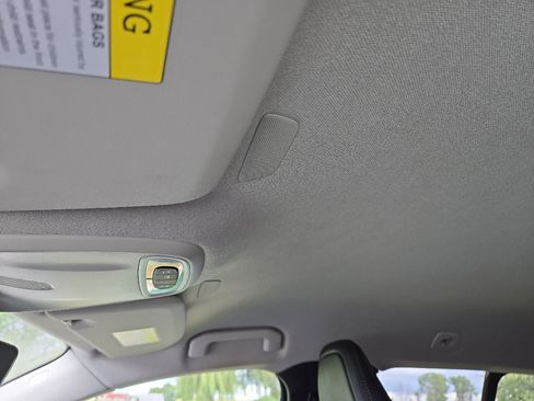 Used 2021 Volvo XC40 T4 Momentum image 28