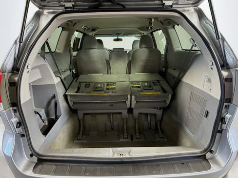 Used 2013 Toyota Sienna LE image 23