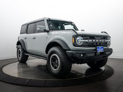 Used 2022 Ford Bronco Outer Banks w/ Sasquatch Package AWD/4WD image 1