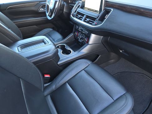 Used 2022 Chevrolet Tahoe LT w/ Luxury Package image 17