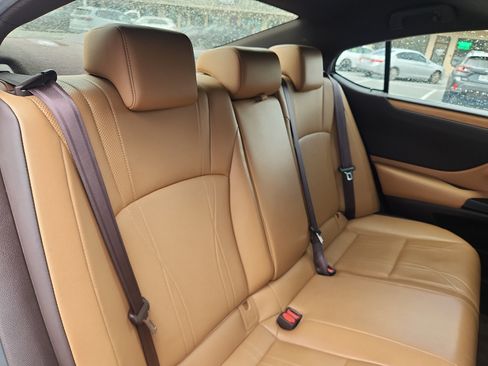 Used 2019 Lexus ES 300h FWD image 30