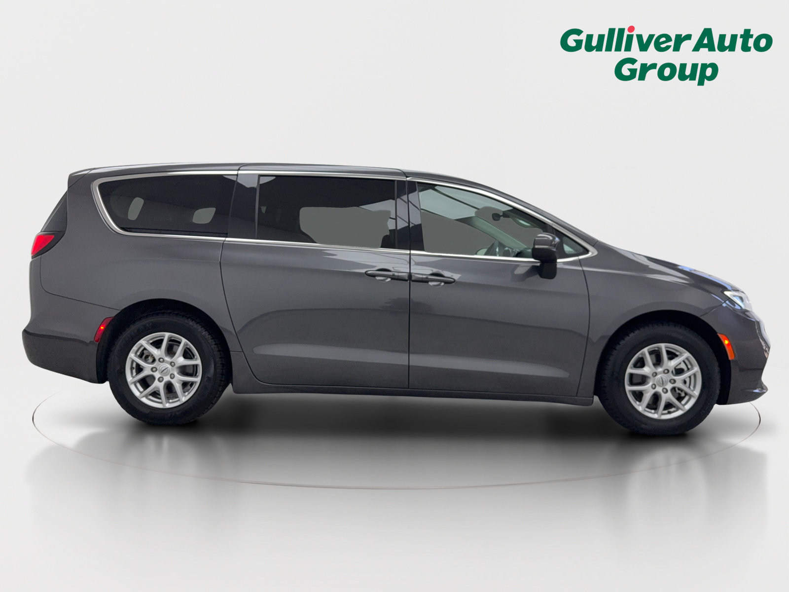 Used 2023 Chrysler Pacifica Touring-L FWD image 10