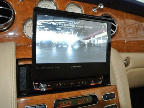 Used 2009 Bentley Azure RWD image 17
