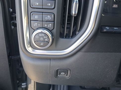 Used 2021 GMC Sierra 1500 AT4 w/ AT4 Value Package AWD/4WD image 15