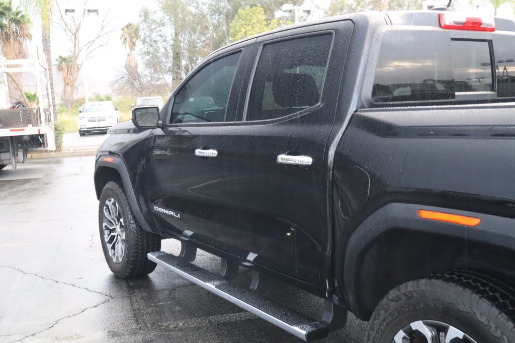 Used 2023 GMC Canyon Denali w/ Denali Black Edition AWD/4WD image 9