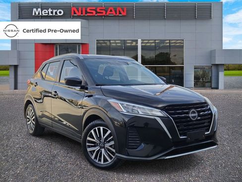 Certified 2022 Nissan Kicks SV image 1