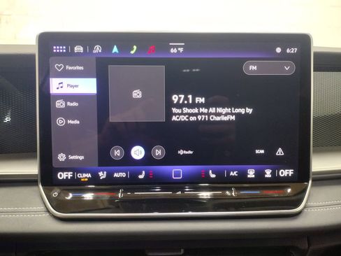 New 2025 Volkswagen Tiguan SE image 28