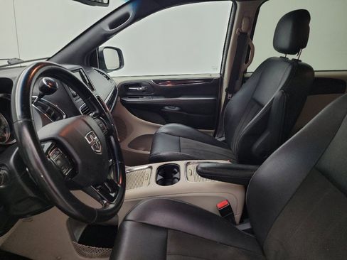 Used 2020 Dodge Grand Caravan SXT FWD image 17