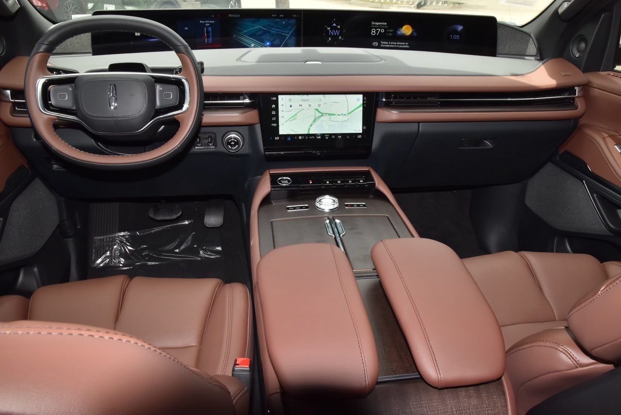 New 2026 Lincoln Navigator L Reserve AWD/4WD image 17